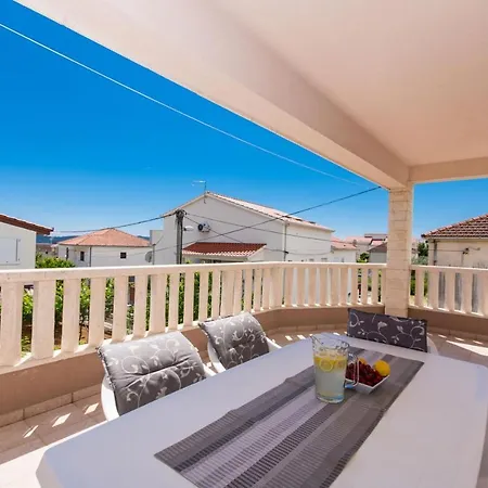 With Parking Space - 13378 Appartement Trogir