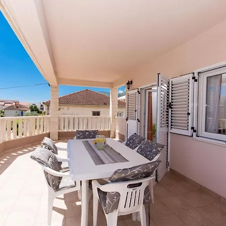 With Parking Space - 13378 Appartement Trogir