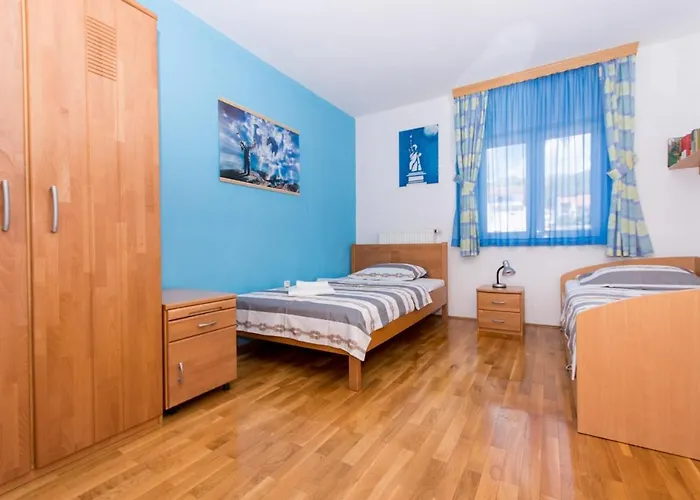 With Parking Space - 13378 شقة *